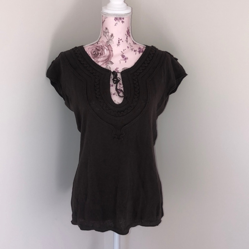 short sleeve brown shirt.